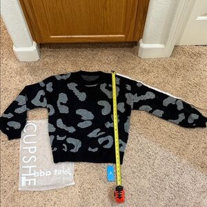 Cupshe Men's Black and Gray Patterned Crewneck Sweater